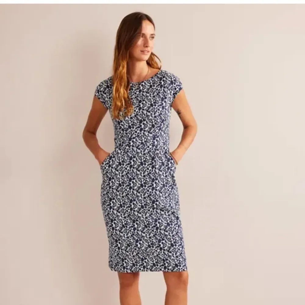 Boden Florrie Jersey Dress
French Navy, Tulip Bloom Size 12 NWT in packaging